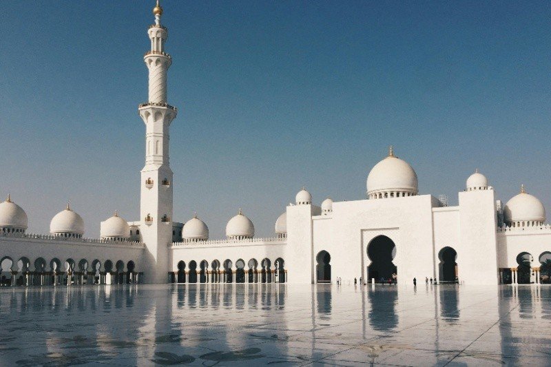 Abu Dhabi city tour with Sheikh Zayed Grand Mosque